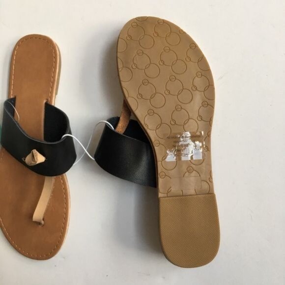 Envision Studio Black T-Strap Sandals New - Picture 3 of 5